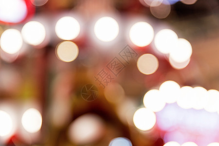 城市商场圣诞树灯光虚化图片