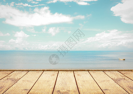 木头船木板空处的海景设计图片