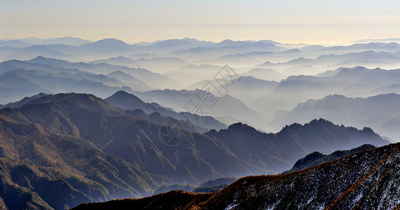 秦岭太白山崇山叠嶂背景图片