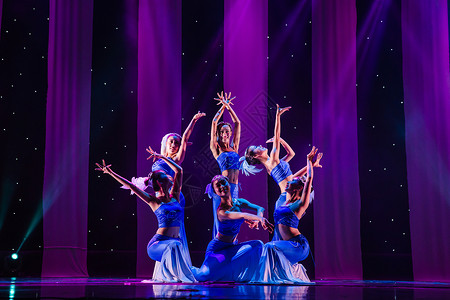 舞者招聘女性舞者表演傣族舞蹈背景