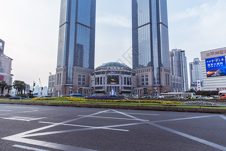 商场装饰圣诞节商场装扮空阔马路设计图片