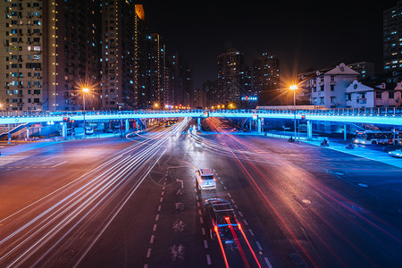 城市夜景慢门车流图片