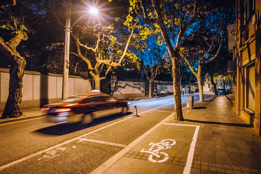 武康路街头夜景图片