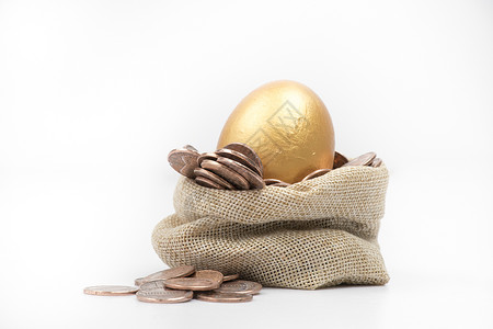 手中的硬币袋金色鸡蛋和金币背景