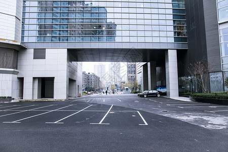 商场外立面与车库道路背景图片