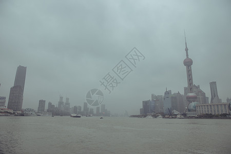 雾霾中的上海商圈陆家嘴图片