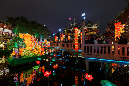 中国新年春节灯会夜景人群高清图片素材