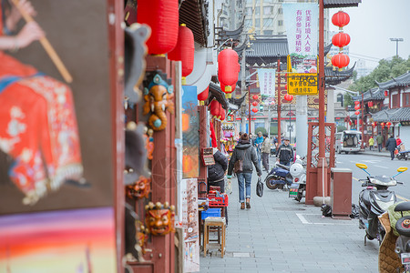 上海老街春节张灯结彩高清图片