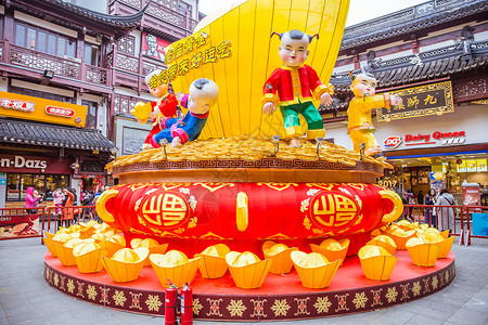 豫园鸡年春节财神福娃装饰高清图片