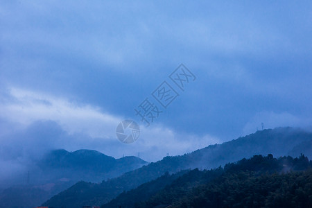 大气云雾风景朦胧山脉图片