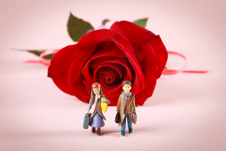 情侣卡通合照卡通情侣和红玫瑰花背景