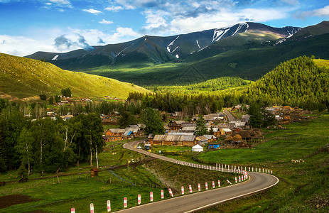 蜿蜒道路白哈巴背景