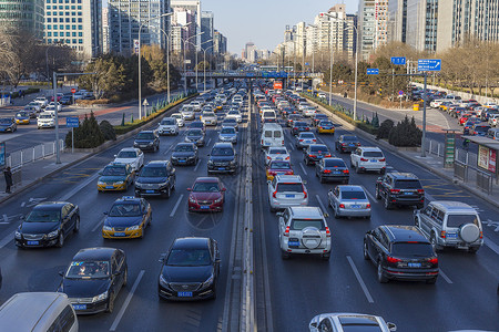 堵车的路上赶公交车图片素材