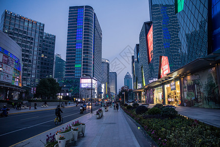 夜晚的行人四川北路街道夜晚背景