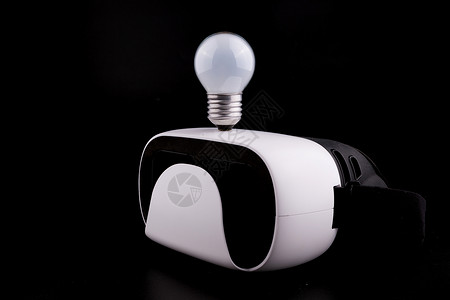 思维设计素材灯泡和VR设备背景
