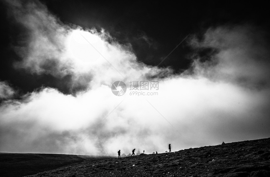 旅行 高原徒步 登山山顶图片