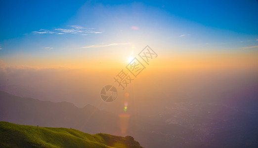 山顶晚霞日出背景