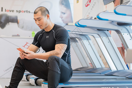 阅读的力量男士健身房运动锻炼休息背景