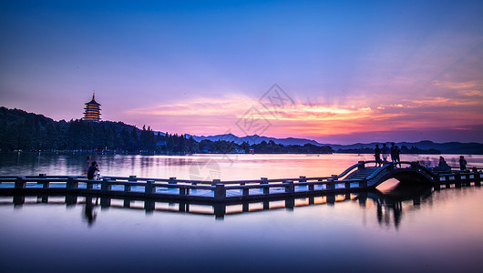 断桥铝窗西湖夜景全景背景