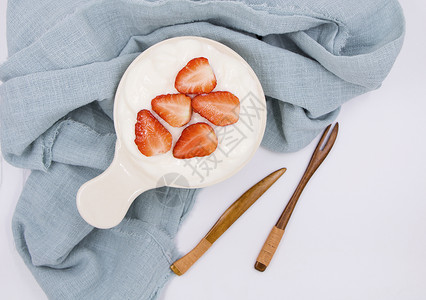 拔叉低脂健身燃脂瘦身草莓酸奶水果沙拉背景