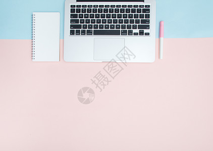 蓝色撞色文具键盘桌面平铺背景