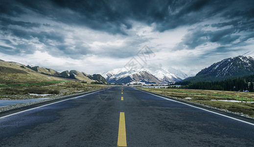 海上水面上的公路背景图片