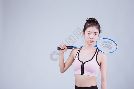 羽毛球美女青春活动运动美女打羽毛球背景