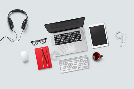 耳机通话现代化办公桌面设计图片