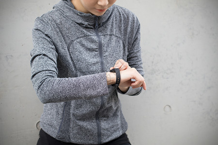 手环监测女性户外运动戴运动手环背景