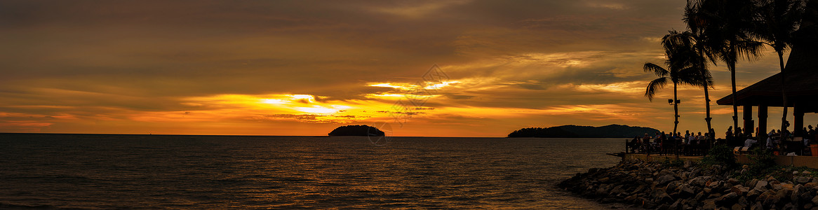 海岛椰树海边日落美景背景