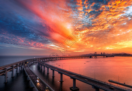 跨海大桥五颜六色的晚霞高清图片