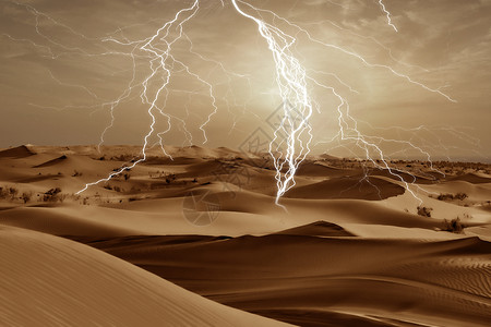 沙漠热沙漠中的闪电风暴设计图片