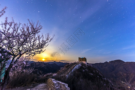 月星家居月落星出背景