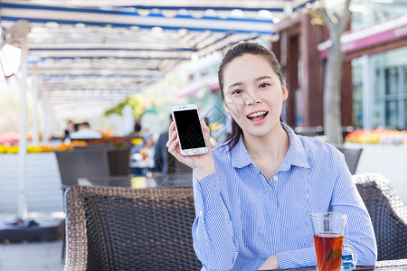 智能科技城市咖啡馆清新女孩展示手机背景