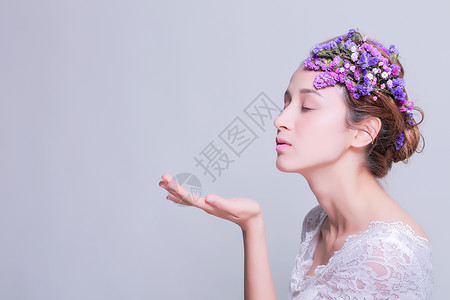 超美紫色清新花艺创意妆面美女侧脸背景