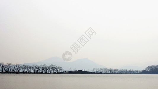 杨柳飘飘雾蒙蒙的杭州水墨西湖背景