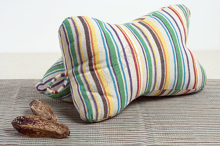 手工纯天然材质条纹棉麻靠枕枕头静物图片