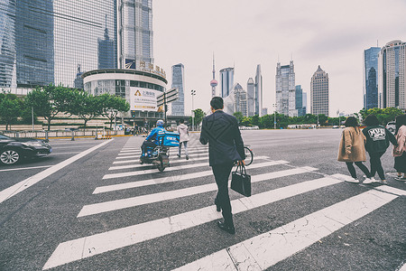 奔跑商务商务人士行走路口背景