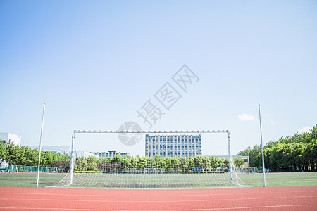 校园操场足球场足球网背景图片