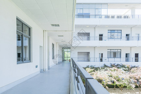 校园走廊毕业季空旷的校园教学楼背景