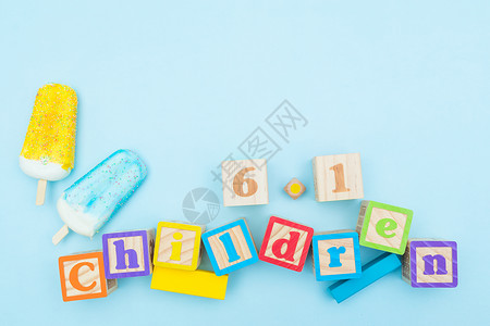简单蓝色背景儿童节可爱玩具留白素材背景