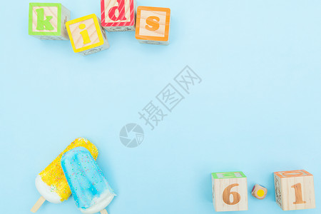 蓝色斑点冰淇淋儿童节可爱玩具留白素材背景