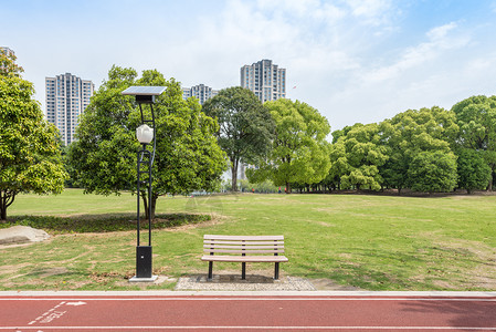 上海松江高校校园绿化及跑道背景图片