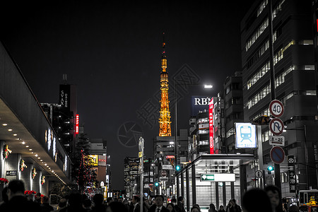 日本商店夜景东京铁塔背景