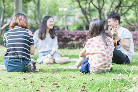 朋友户外聚餐游玩高清图片