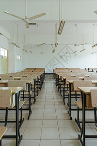 校园设施教室对称桌椅课堂高清图片素材