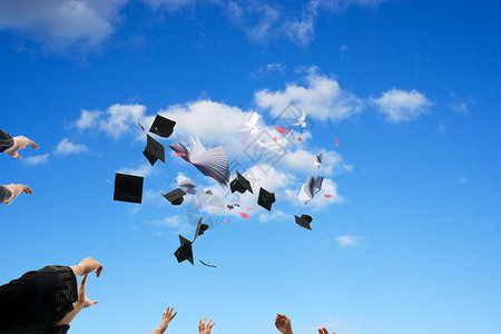 毕业手扔学士帽又是一年毕业季设计图片