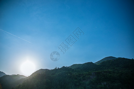 夜晚日落山脉风景图片