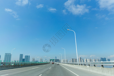 晴天天气蓝天白云风景空旷城市公路背景
