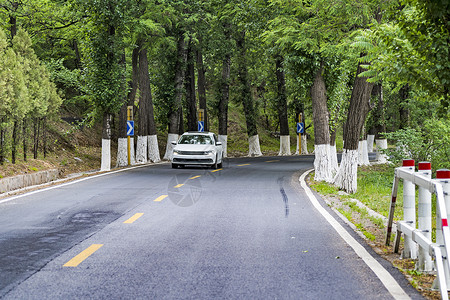 山间路路背景